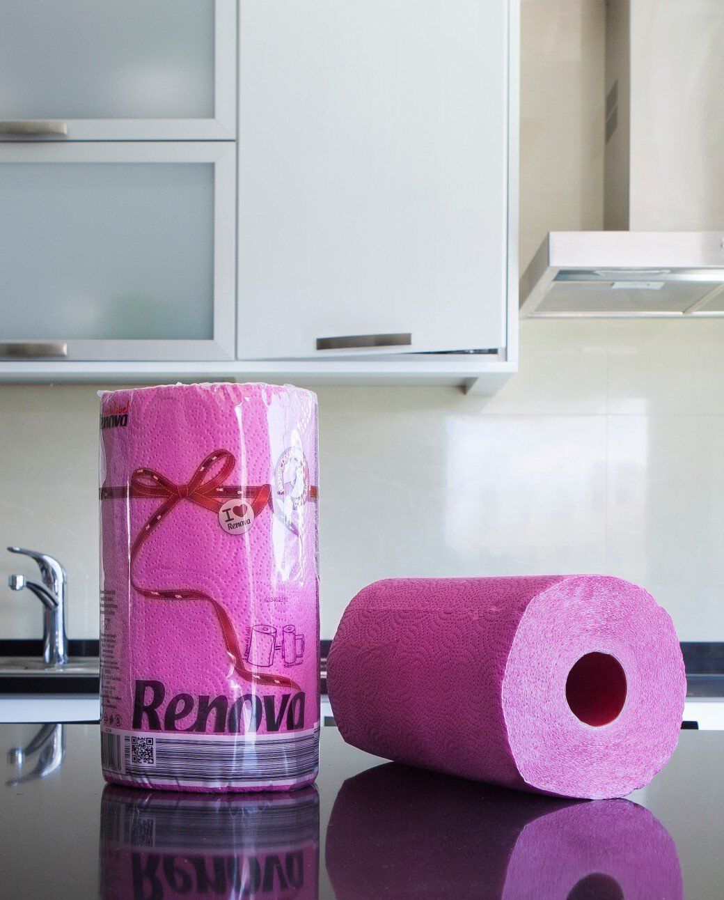 Fucsia Paper Towels 1 Roll